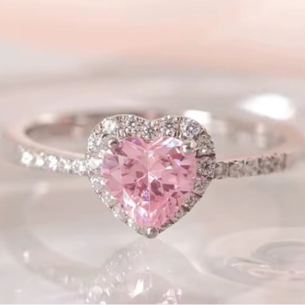 NWT ❤️ Love Pink Diamond Heart Ring ❤️